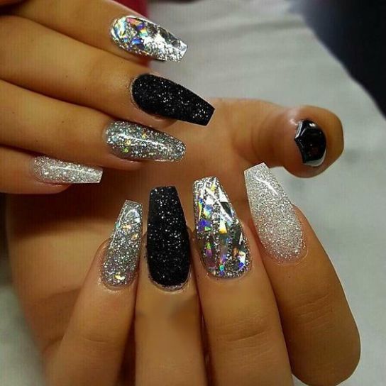 20 Nail Designs For New Years Eve You Need To Copy - Society19 | Nail  Designs Glitter, Silver Nails, Gel Nails