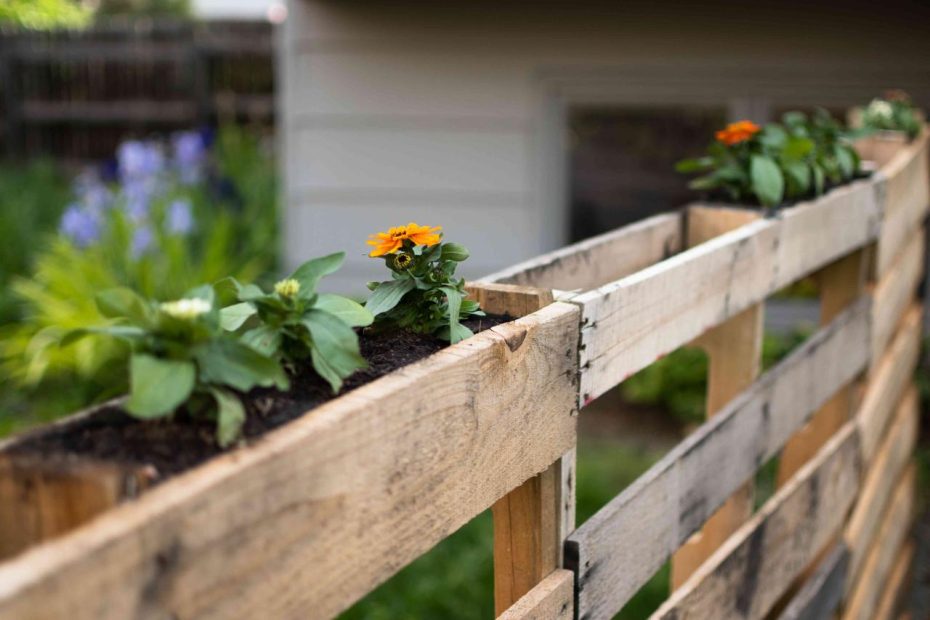 10 Crafty Wooden Pallets Ideas For Your Garden